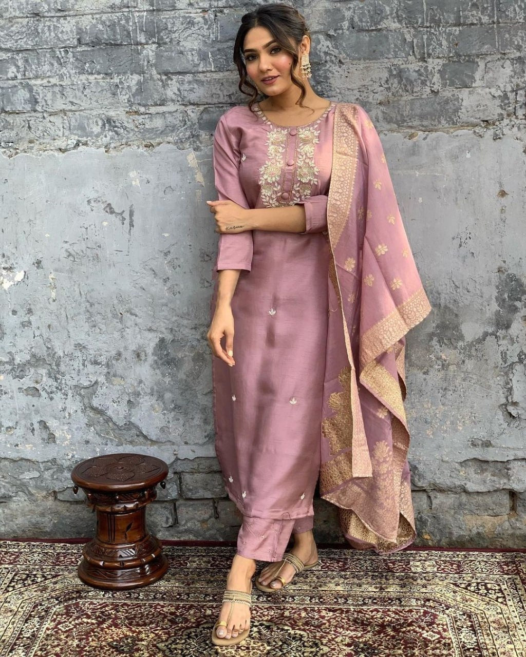 Simple pattern beige suit-set for women